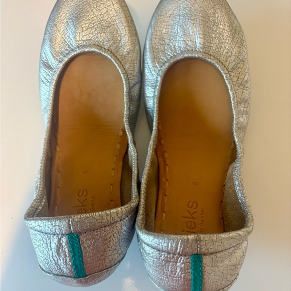 Tieks Silver Screen Ballet Flats Size 8 Excellent Condition - Picture 2 of 9